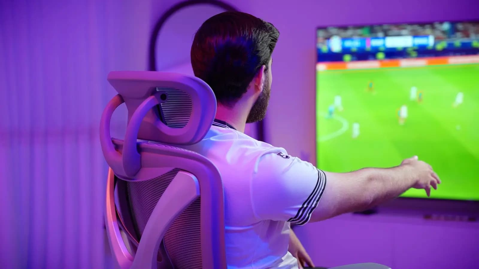 Every chance on the screen gets a reaction from the chair.
